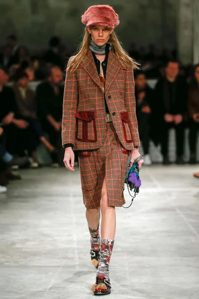 Look 32